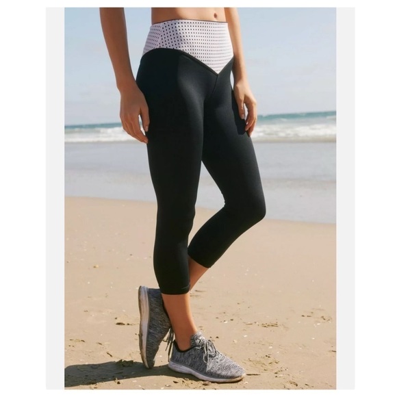 OLYMPIA ACTIVEWEAR Mateo 3/4 Length Leggings, White Mesh/ Jet, Size Small, NWT - Picture 1 of 8